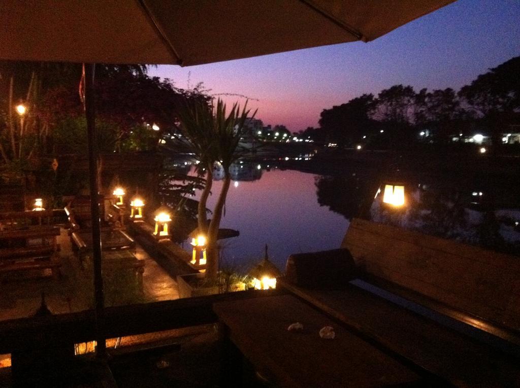 לאמפאנג The Riverside Guest House מראה חיצוני תמונה